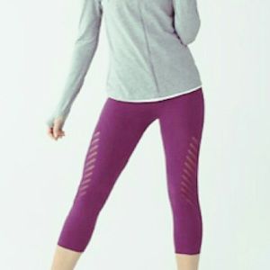 Lululemon Enlighten Crop - size M